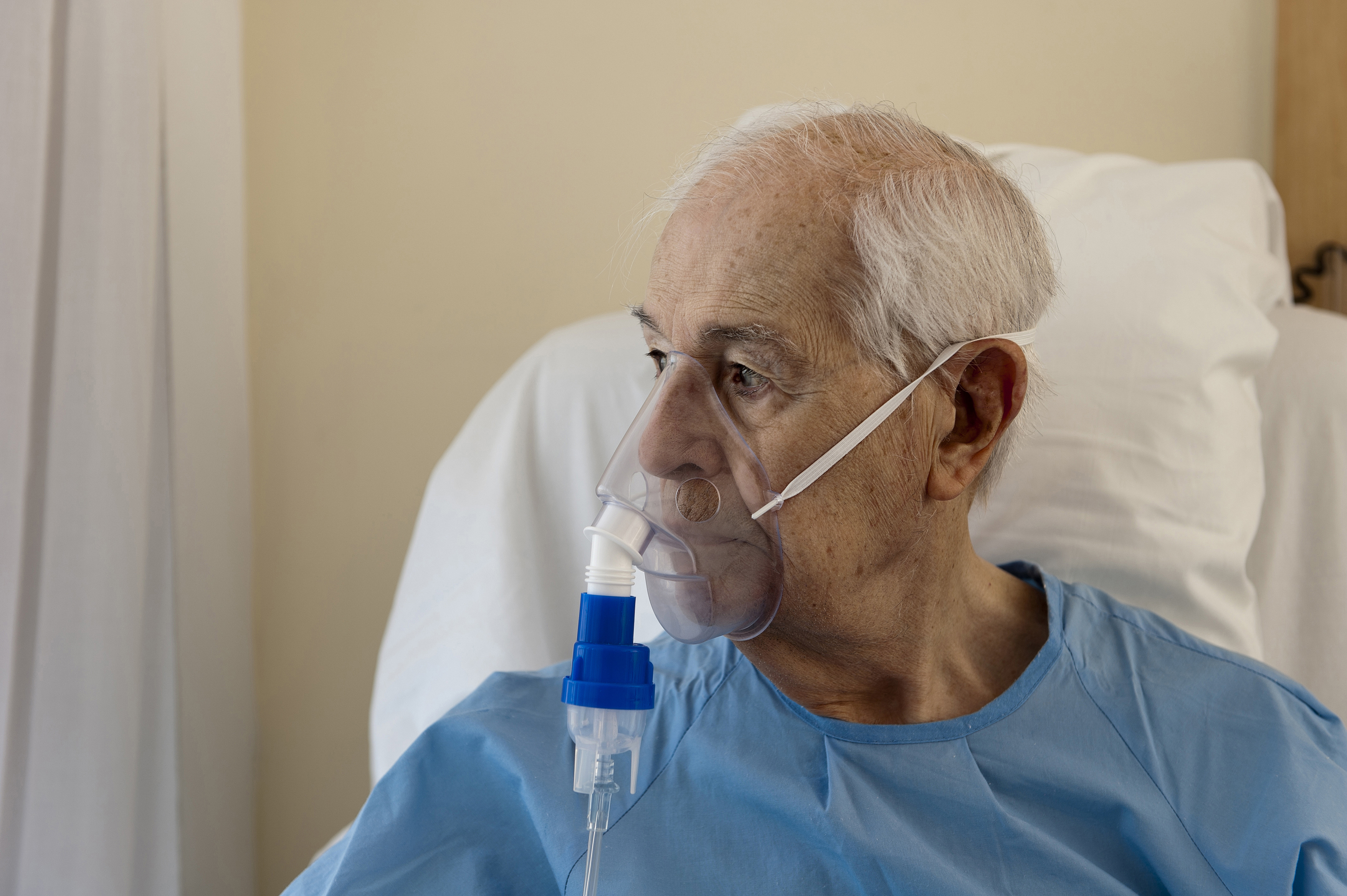 Лечения кашель у пожилых людей. ХОБЛ кислородотерапия. ХОБЛ дыхательная недостаточность. Дыхательная недостаточность пациент.